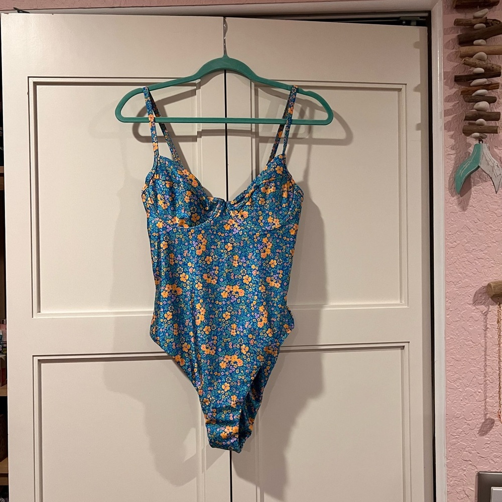 Kulani Kinis one piece NWT